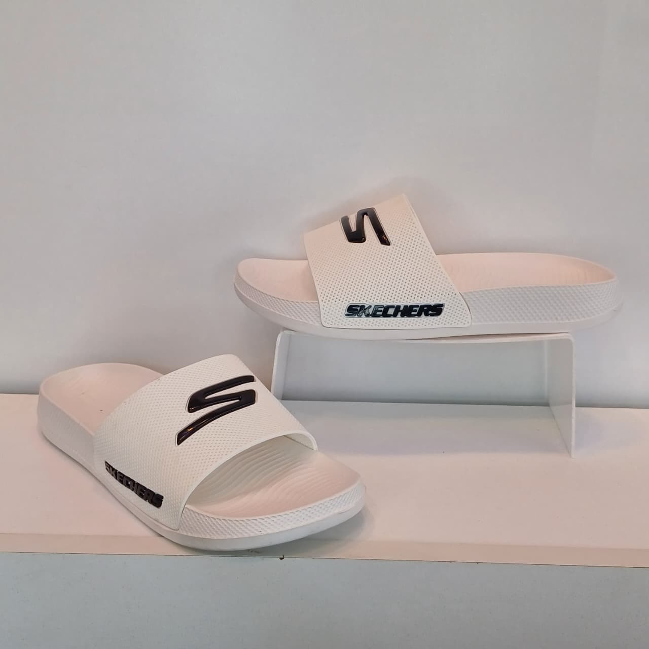 slipper skechers