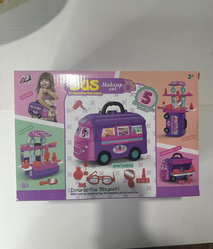 Bus makeup set interactive playset